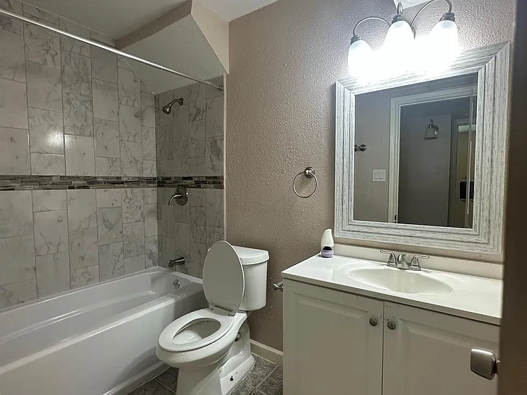 1222 Ravenscourt Dr — Photo 22