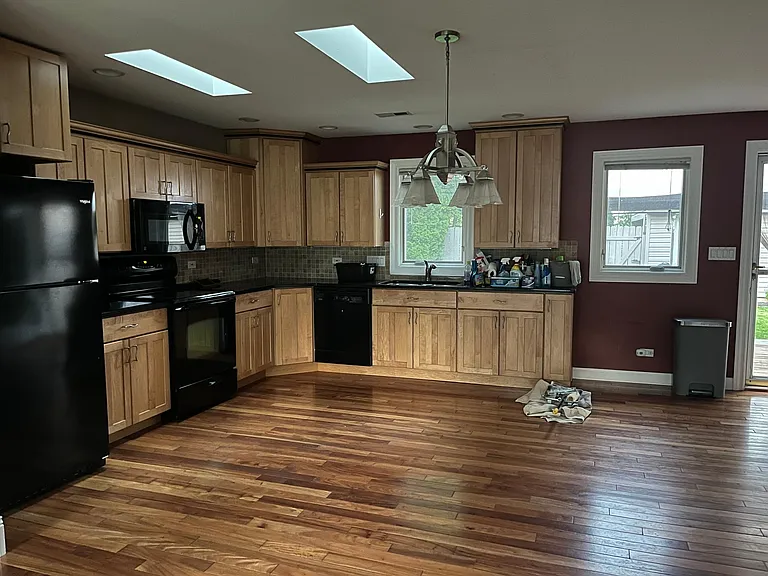 486 Pierson St — Photo 3