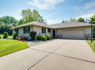 1512 Briarknoll Dr, Arden Hills, MN 55112