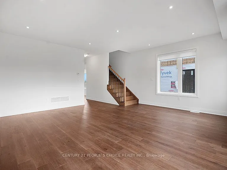 32 Humberstone Dr — Photo 9