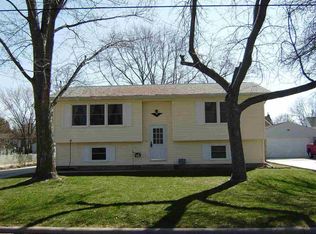 2015 Westview Ave, Waterloo, IA 50701