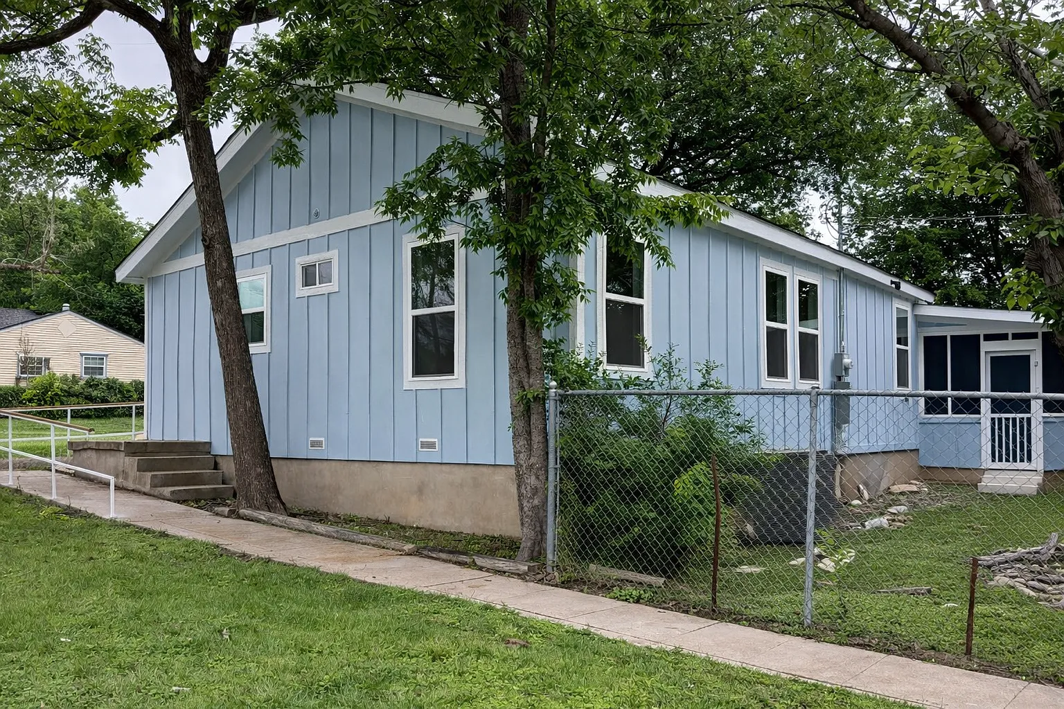3 bed, 1232 sqft, $1,450 — Photo 2