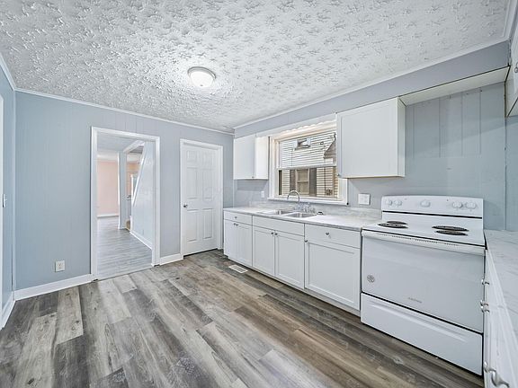 5th image of 545 Blaine Ave