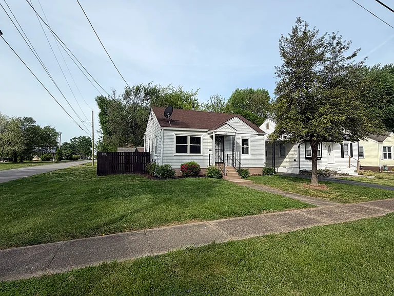 1600 Thornberry Ave — Photo 2