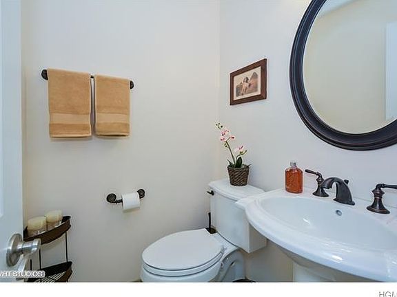 5th image of 22 Colby Ln Unit 22