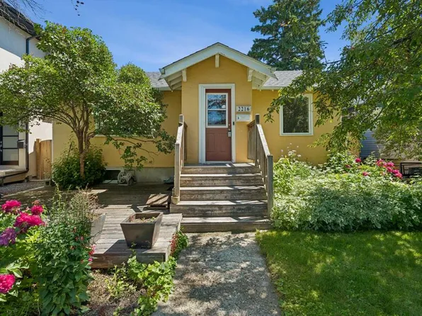 2216 W 26th St SW, Calgary, AB T3E 2A5