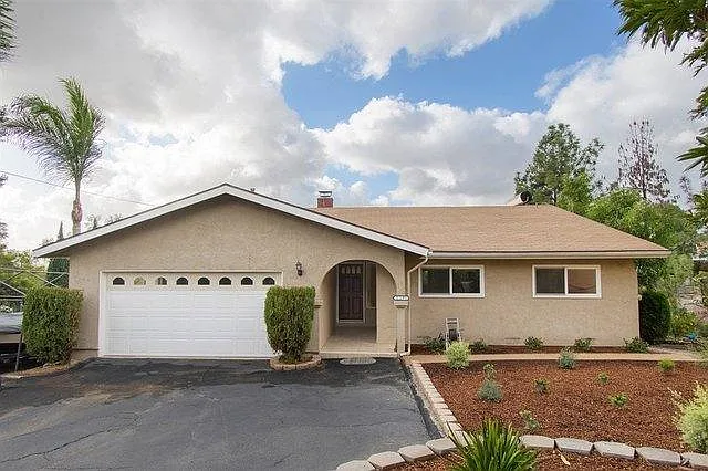 3 bed, 1.5 bath, 1014 sqft, $3,975 — Photo 1