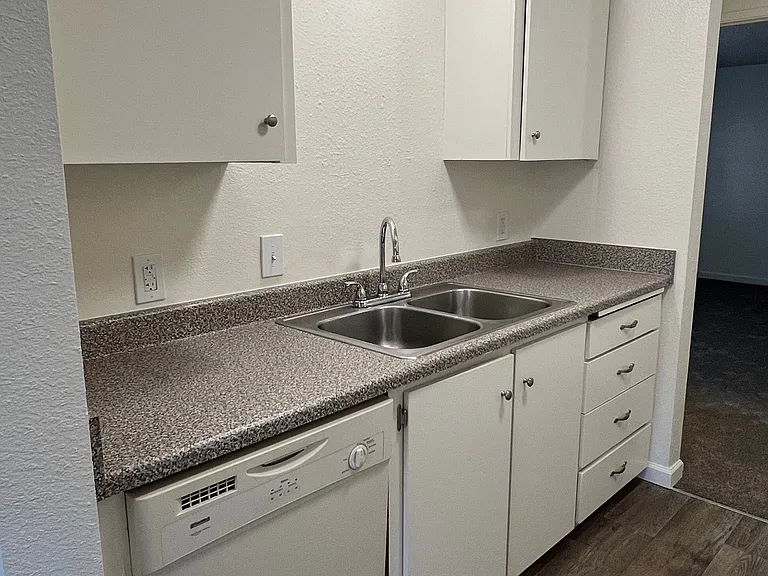 Sunset Ridge Apartments — Photo 27