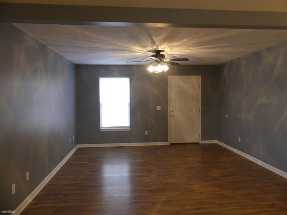 5129 WhirlAWay - Living Room