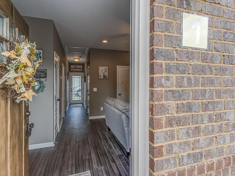 1070 Madison St — Photo 16