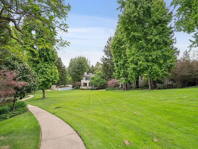 651 Manresa Ln — Photo 42