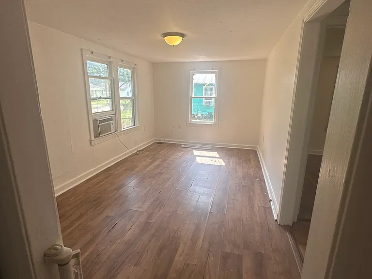 1010 Southern Ave — Photo 3