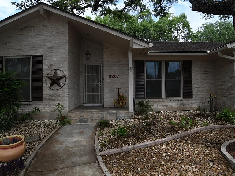 6207 Shady Brk — Photo 1