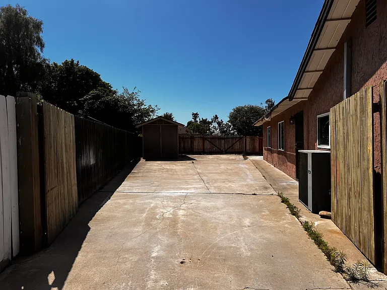 1146 Cloverleaf Dr — Photo 9