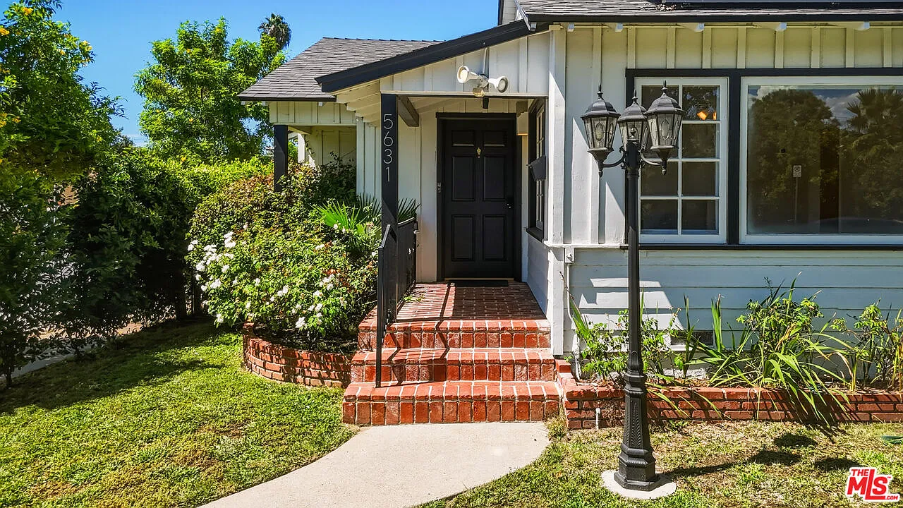 3 bed, 2.5 bath, 1760 sqft, $5,995 — Photo 2