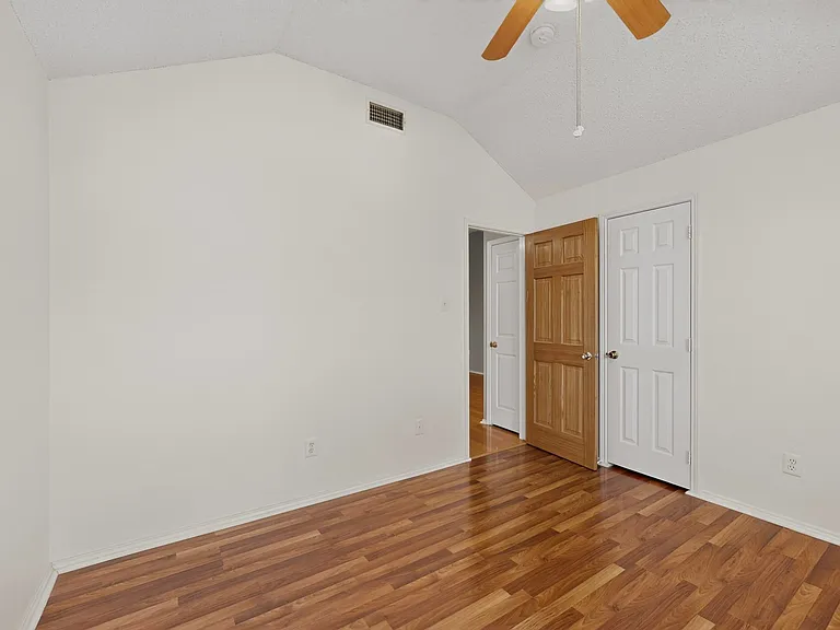 2312 London Dr — Photo 21