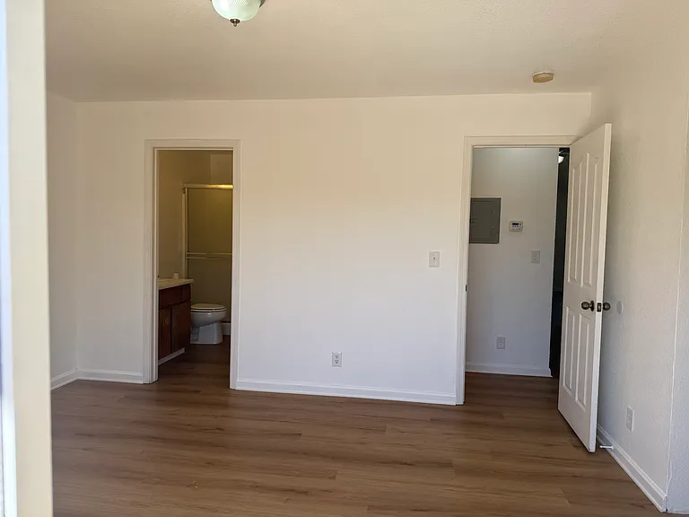 1365 Howard Ct — Photo 3