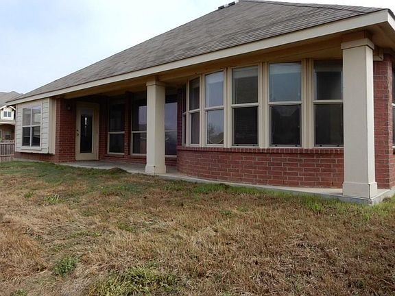 3rd image of 1300 Fox Glen Trl