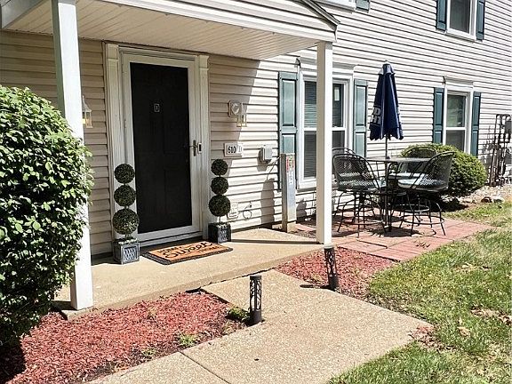 3rd image of 610 Canterbury Ln APT D