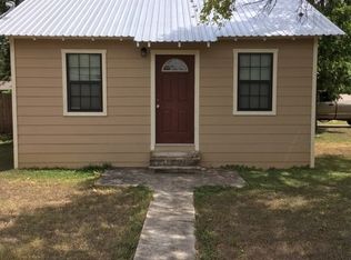115 E Campbell St, Uvalde, TX 78801