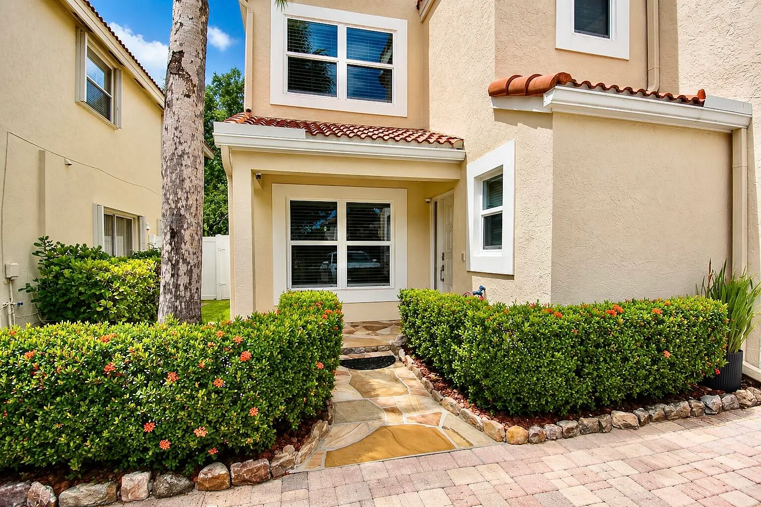 4 bed, 2.5 bath, 2198 sqft, $7,000 — Photo 3