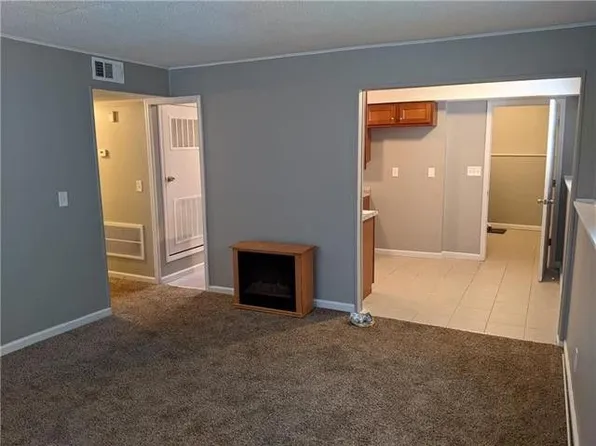 901 S Independence St #A, Harrisonville, MO 64701