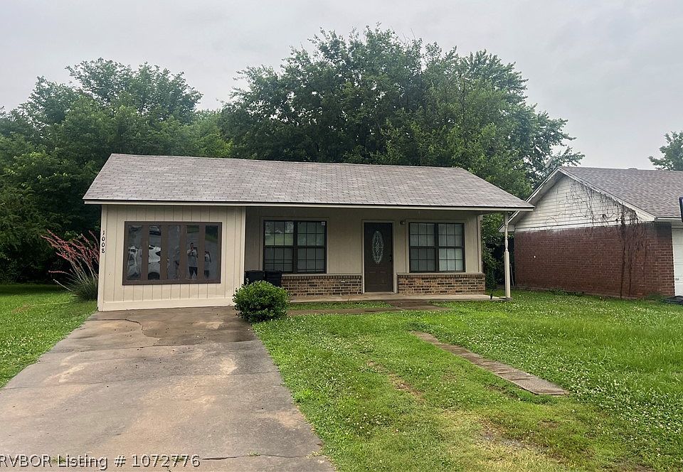 1st image of 1008 Flat Rock Dr