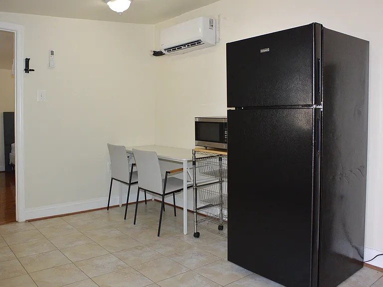 924 Light St #A — Photo 3