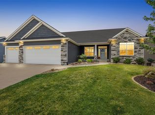 884 Archer Dr, Marion, IA 52302