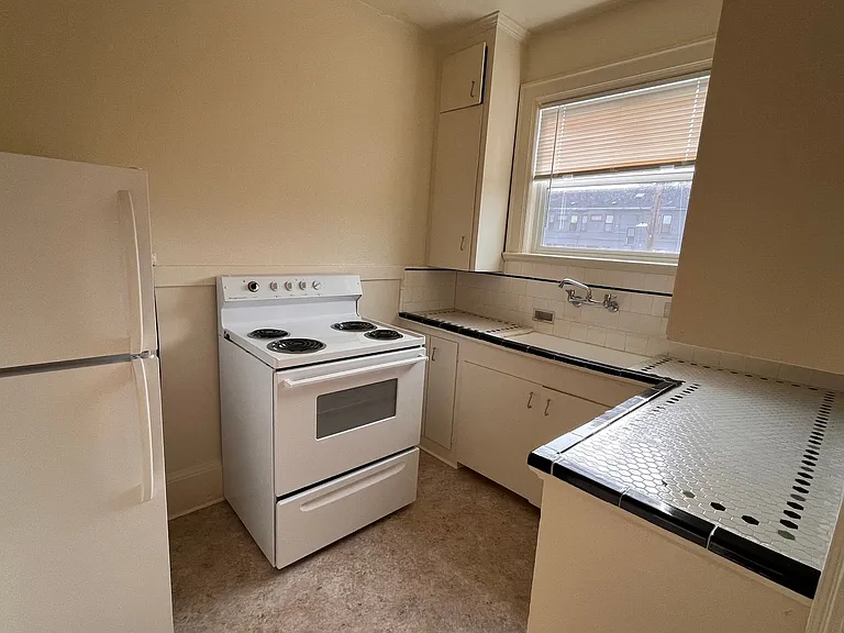 Lownsdale Apartments — Photo 6