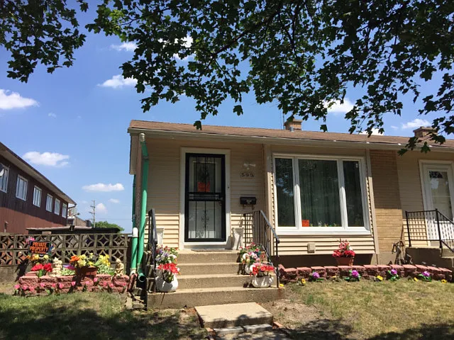 593 Nelson Ln photo 1