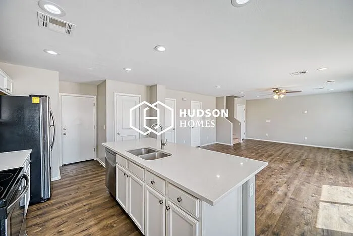 5638 S 10th Dr — Photo 10