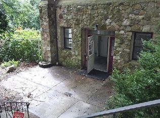 304 Rhodes Pl APT 1, New Castle, PA 16101