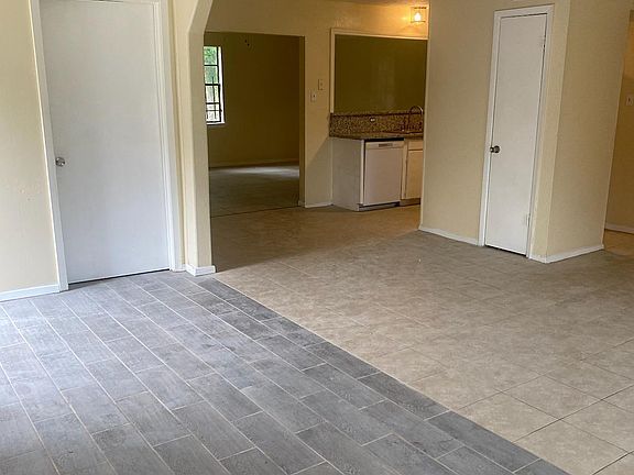 3rd image of 9846 Gillman St