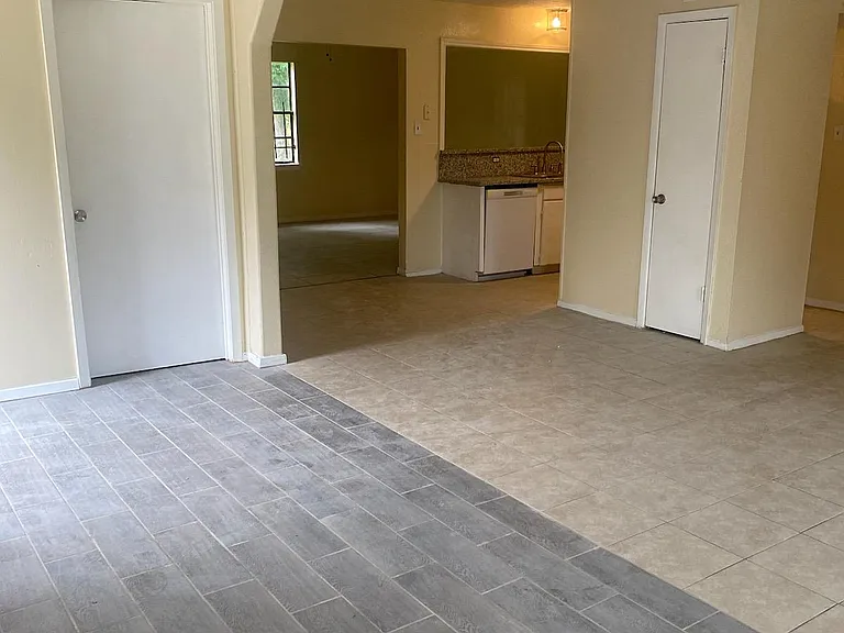 9846 Gillman St — Photo 3