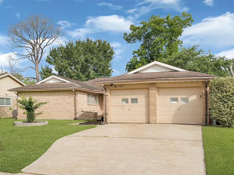 11427 Sagegrove Ln — Photo 2