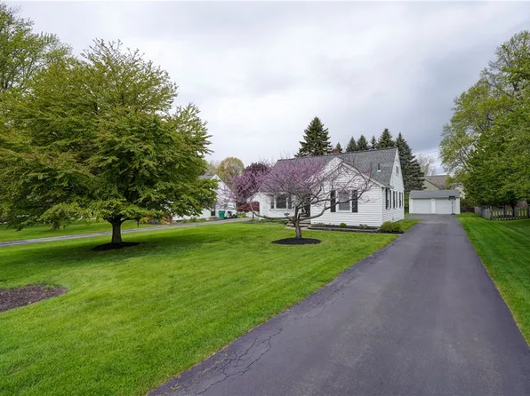 32 Rossman Dr, Webster, NY 14580