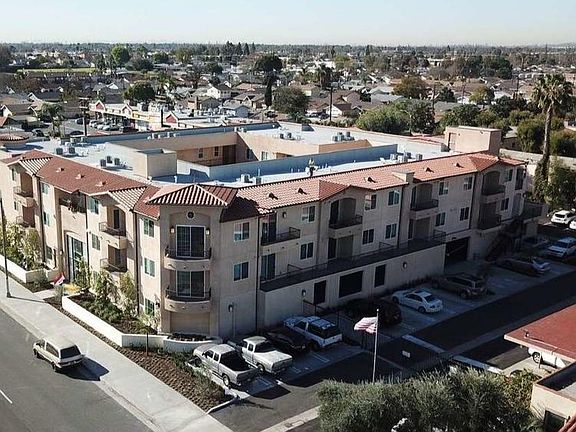 4th image of 20937 Bloomfield Ave #102