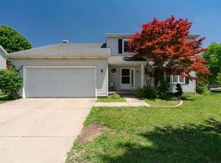 506 Cheshire Dr, Bloomington, IL