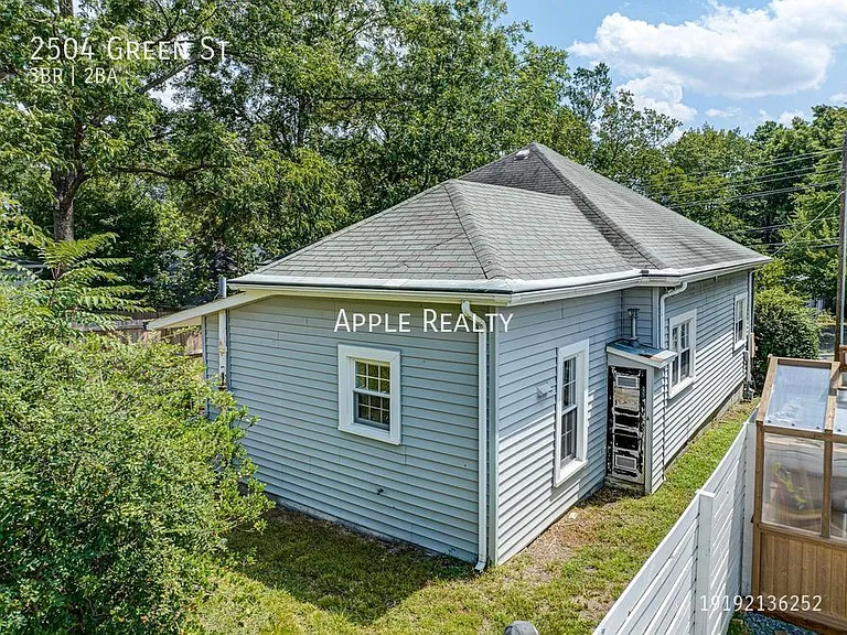 2504 Green St — Photo 18