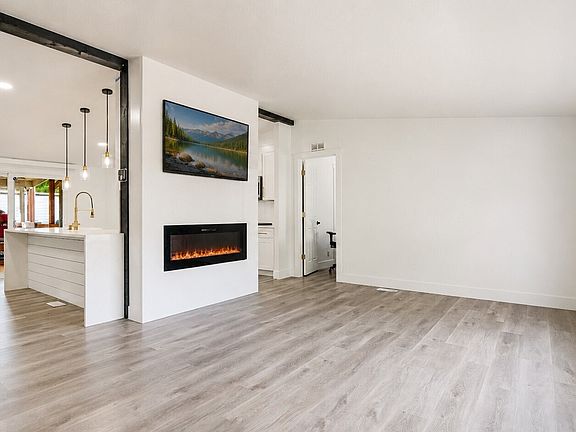 3rd image of 322 Chicago Boulevard S #10