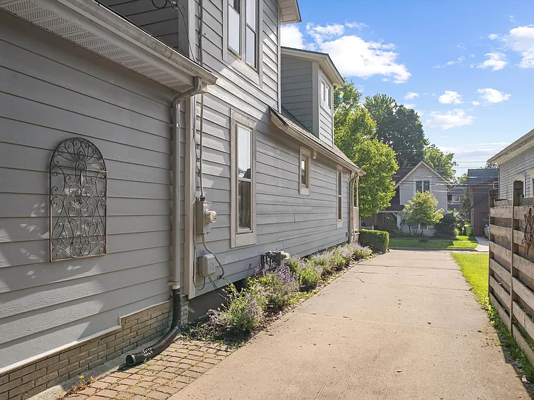 227 West St — Photo 46