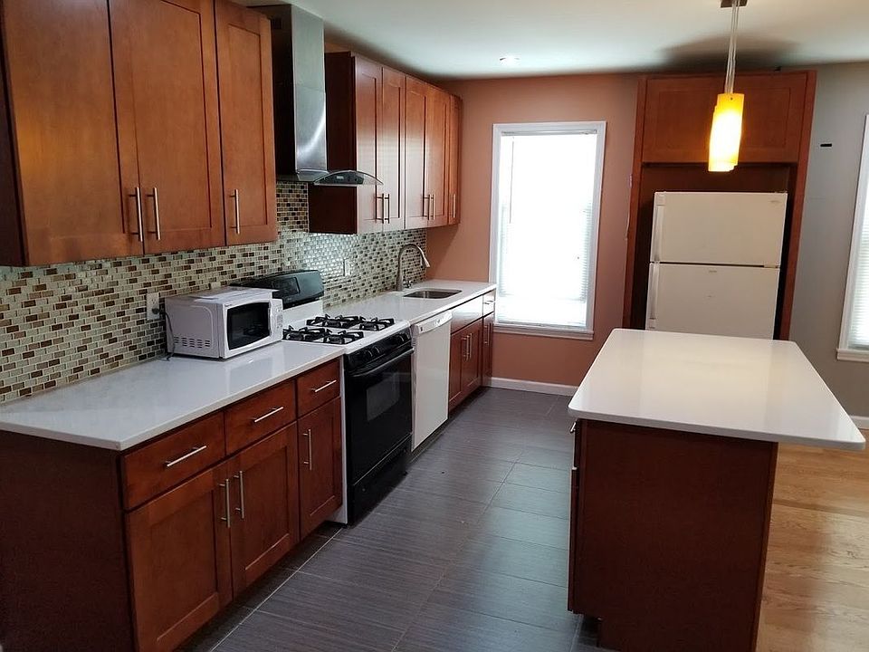 1st image of 10818 Metropolitan Ave #2