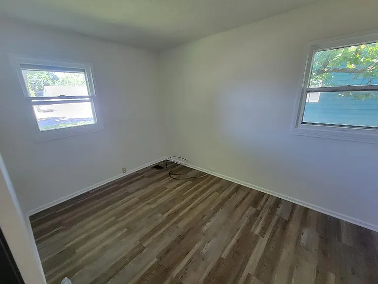 1213 Park Dr — Photo 4
