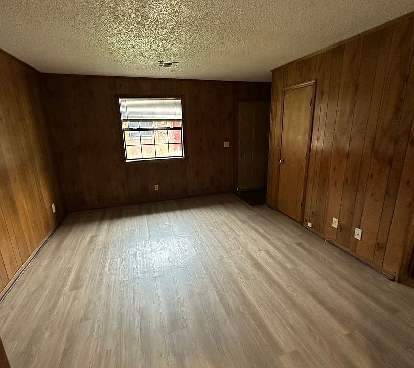 1st image of 621 E 13th St
