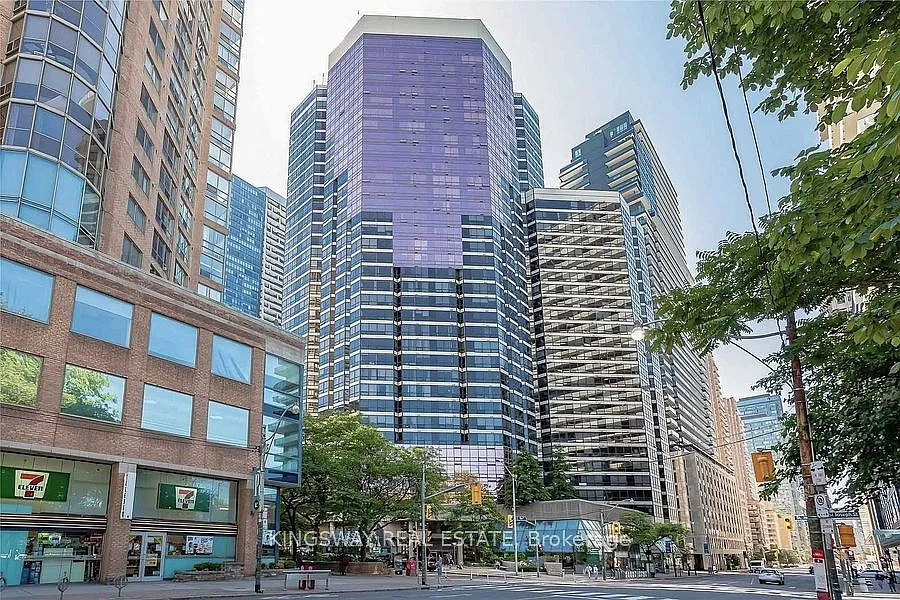 Photo 2 of 31 - 1001 Bay St #2803 - Toronto, ON Building Photo - 1001 Bay St #2803
