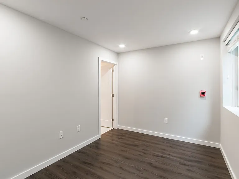 747 N 20th St — Photo 15