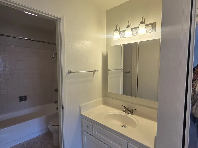 Tropic Sands Apartments — Photo 9