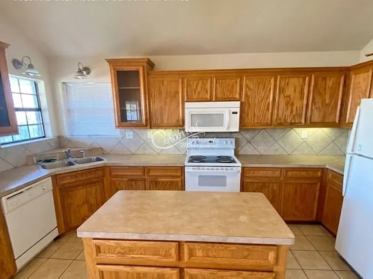 4601 Mildred Ave — Photo 5