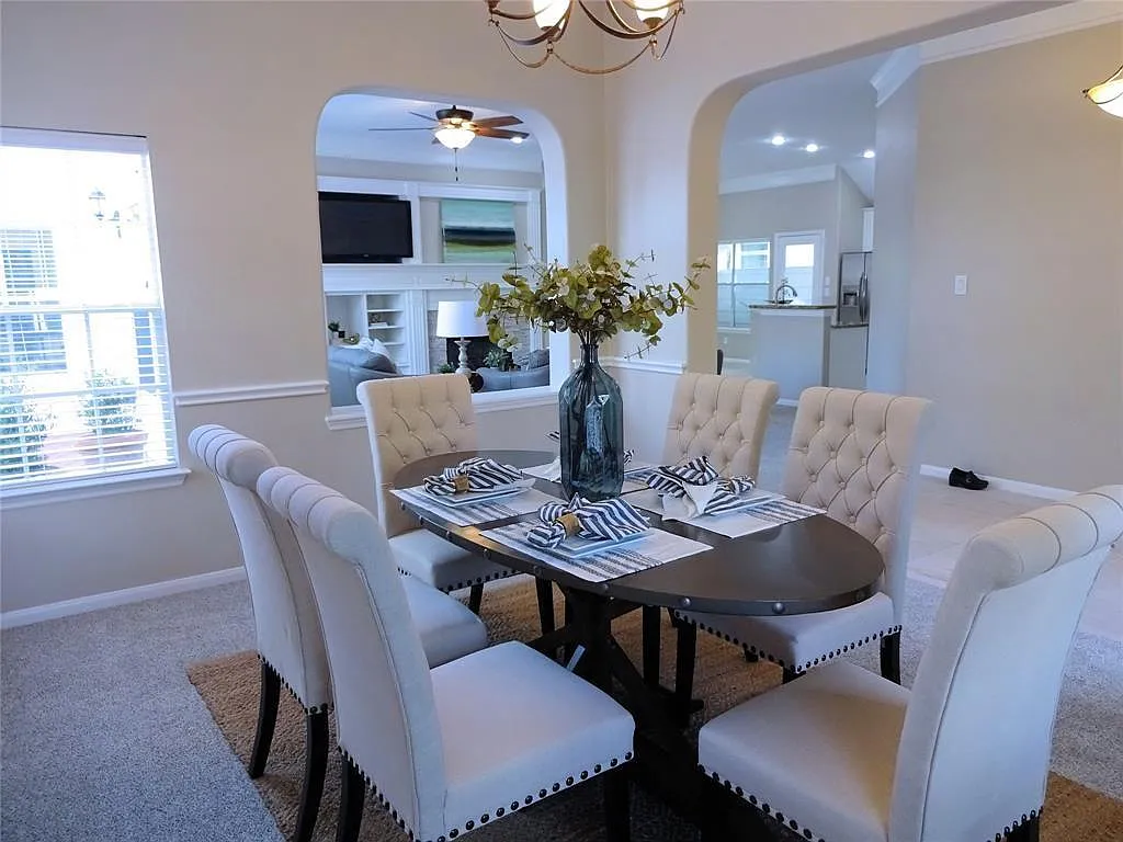 3 bed, 2.0 bath, 2013 sqft, $2,700 — Photo 3